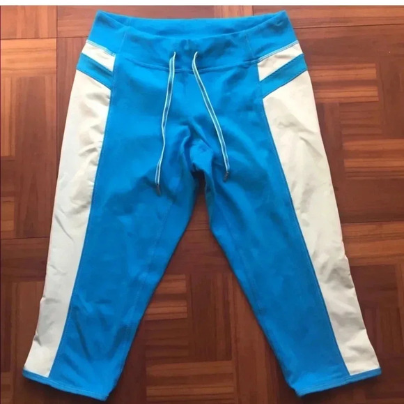 Lululemon athletica cropped leggings size2 - Picture 3 of 4